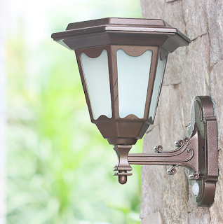 Đèn năng lượng mặt trời treo tường là gì?